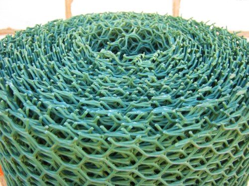 Сетка пластиковая. Ячейка 20 х 20 мм.